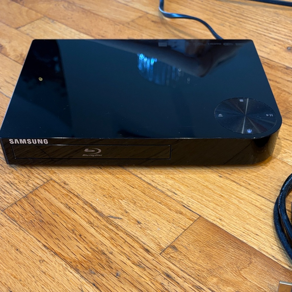 Samsung Blu-Ray Disc Player- Model BD-E5400
